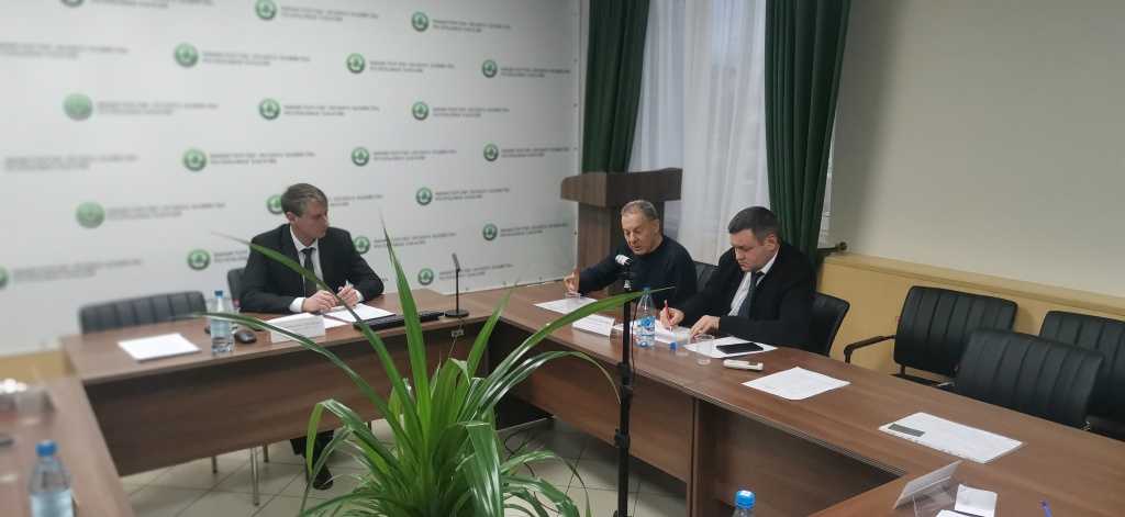 Взаимодействие бизнеса с лесопользователями обсудили в Хакасии